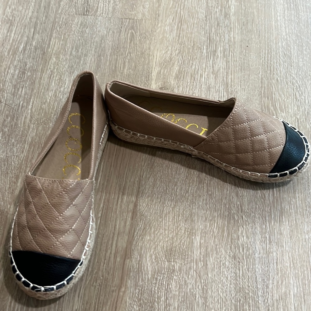CCOCCI TAN AND BLACK QUILTED SHOE size 7